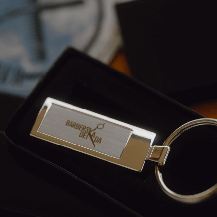 Breloczek metalowy - Barberska Dekada