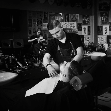 Szkolenie warsztatowe: golenie brzytwą by Adam Szulc Barber